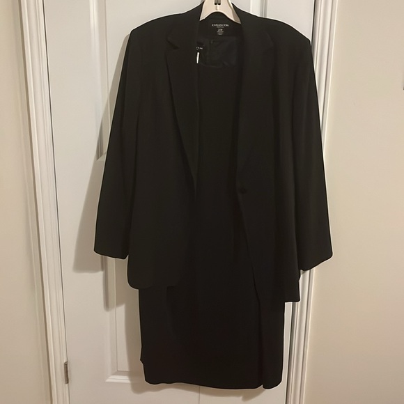 Plus size dress and blazer set - Picture 2 of 9